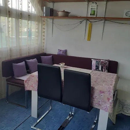 Zeleni Raj 코니츠