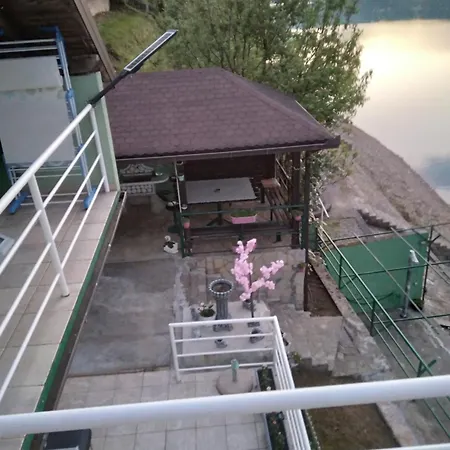 Zeleni Raj 코니츠