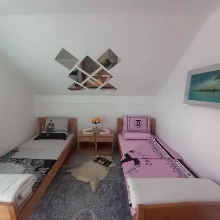 Zeleni Raj 펜션 코니츠