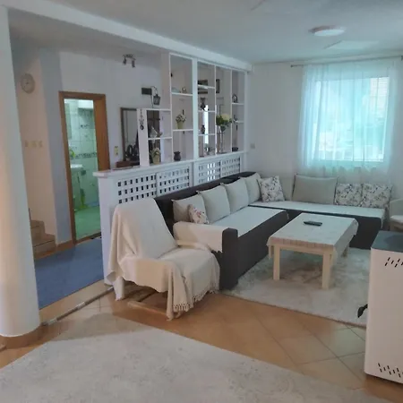 Zeleni Raj 코니츠